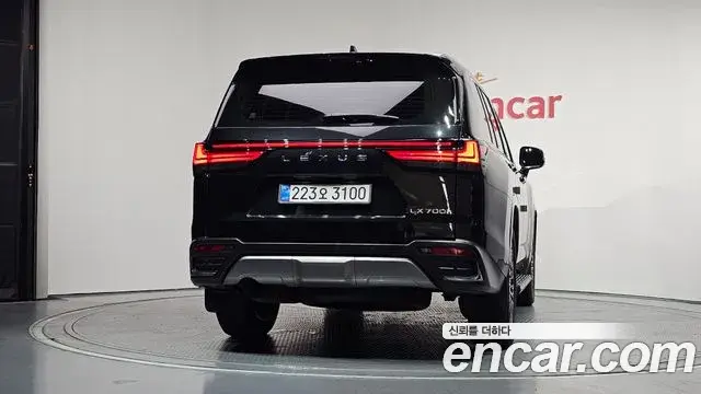 Lexus LX 2025 — Photo 30/34