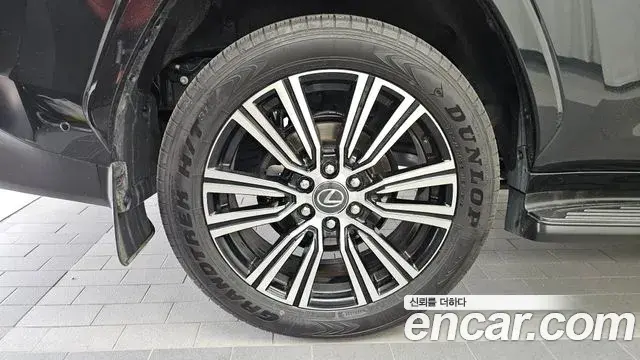 Lexus LX 2025 — Photo 18/34