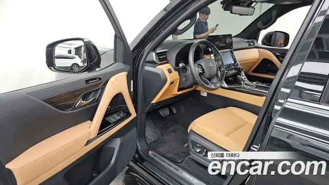 Lexus LX 2025 — Photo 8/34