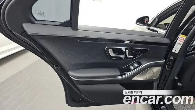Mercedes-Benz S-Class 2021 — Photo 22/36