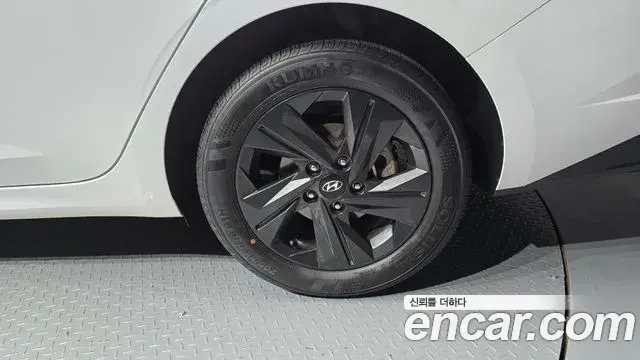 Hyundai The New Avante Hybrid 2022 — Photo 11/31