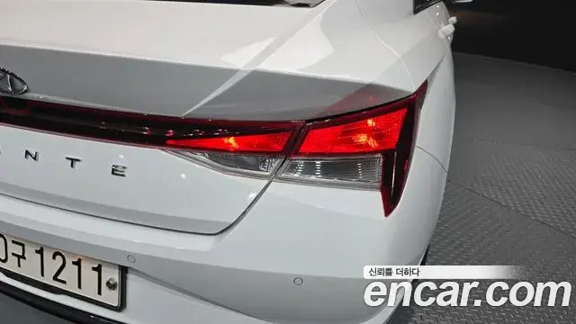 Hyundai The New Avante Hybrid 2022 — Photo 23/31