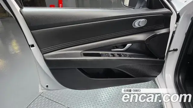 Hyundai The New Avante Hybrid 2022 — Photo 15/31