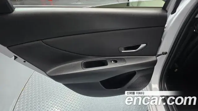 Hyundai The New Avante Hybrid 2022 — Photo 2/31