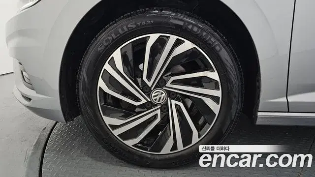 Volkswagen Jetta 2021 — ფოტო 24/35