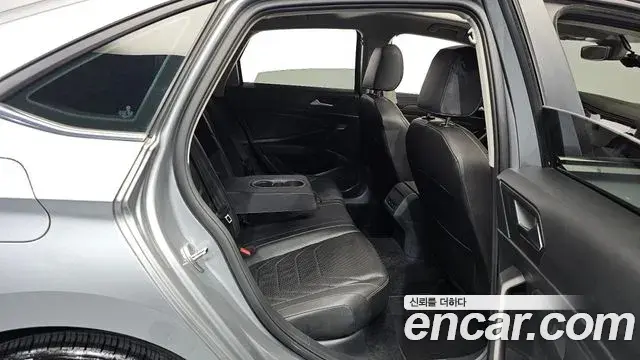 Volkswagen Jetta 2021 — ფოტო 23/35