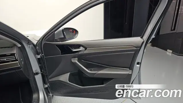 Volkswagen Jetta 2021 — ფოტო 30/35