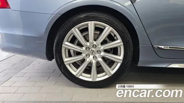 Volvo S90 2018 — Photo 15/20