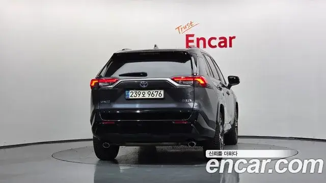 Toyota RAV4 2023 — Şəkil 24/35