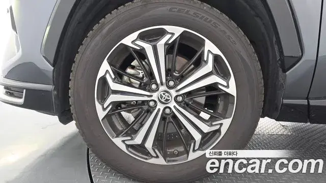 Toyota RAV4 2023 — Şəkil 32/35