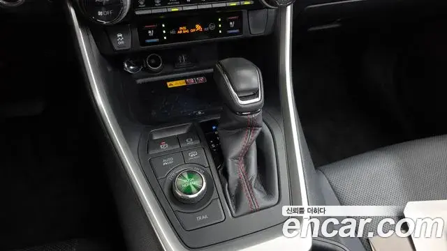 Toyota RAV4 2023 — Şəkil 8/35