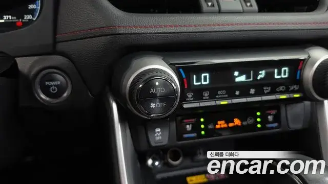 Toyota RAV4 2023 — Şəkil 28/35