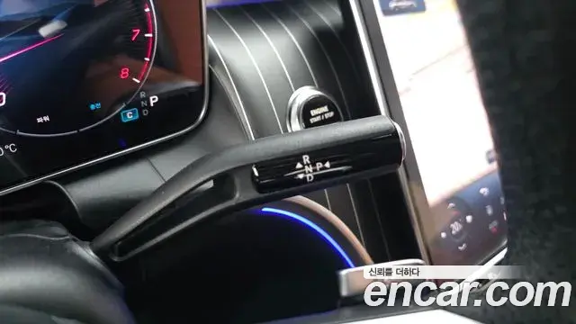 Mercedes-Benz GLC-Class 2026 — Photo 10/32