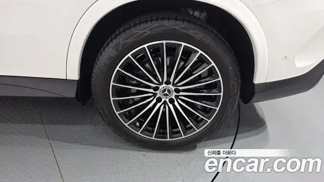 Mercedes-Benz GLC-Class 2026 — Photo 15/32