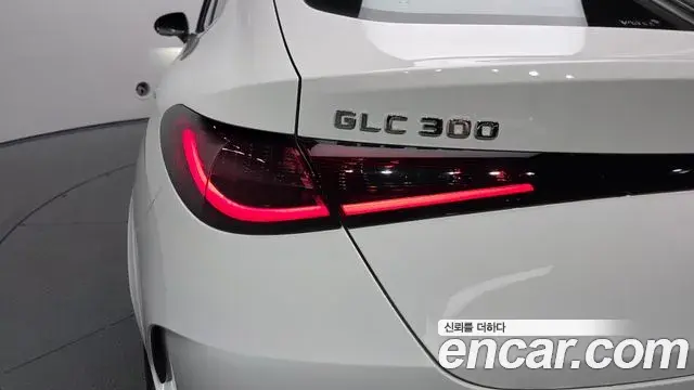 Mercedes-Benz GLC-Class 2026 — Photo 28/32