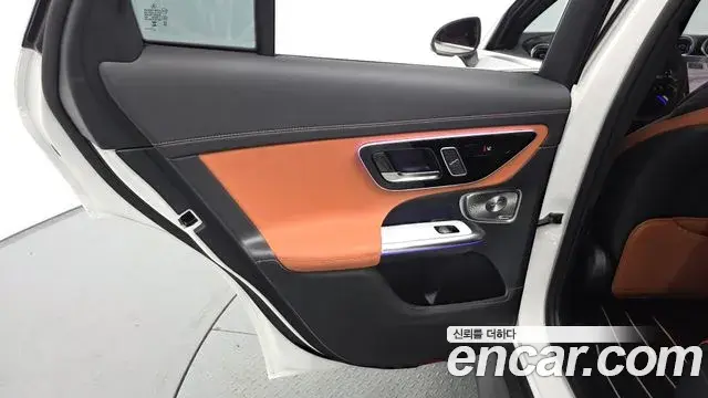 Mercedes-Benz GLC-Class 2026 — Photo 19/32