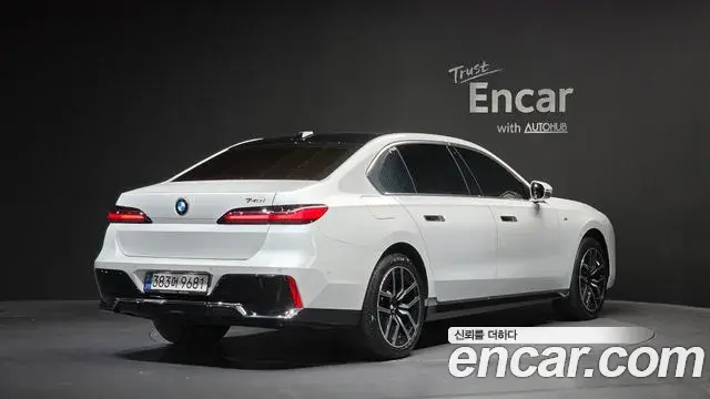 BMW 7 Series 2023 — Photo 12/35