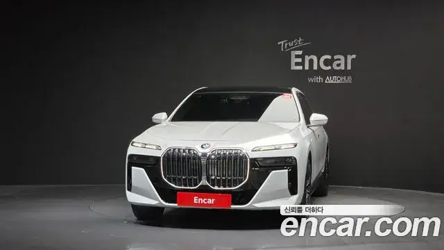 BMW 7 Series 2023 — Photo 21/35