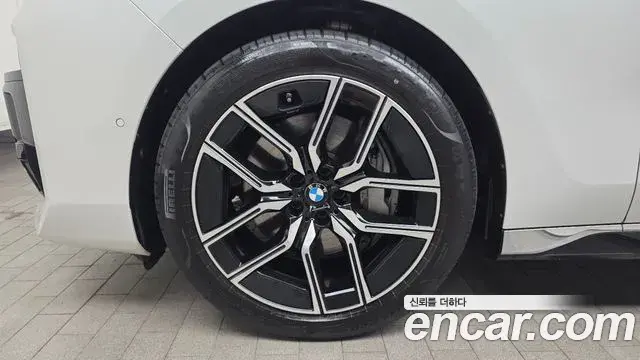 BMW 7 Series 2023 — Photo 16/35