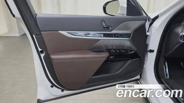 BMW 7 Series 2023 — Photo 20/35