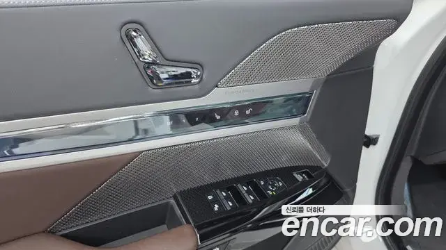 BMW 7 Series 2023 — Photo 25/35