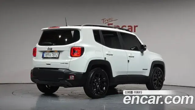 Jeep Renegade 2023 — Photo 16/34