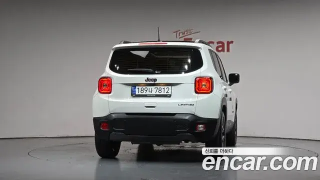 Jeep Renegade 2023 — Photo 24/34