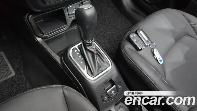 Jeep Renegade 2023 — Photo 18/34