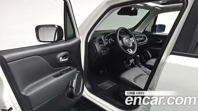 Jeep Renegade 2023 — Photo 27/34