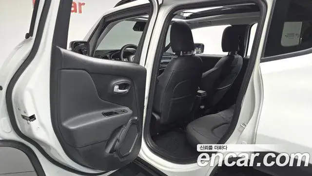 Jeep Renegade 2023 — Photo 4/34