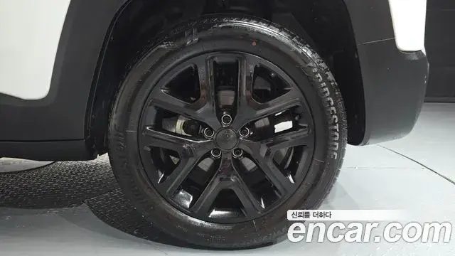 Jeep Renegade 2023 — Photo 32/34
