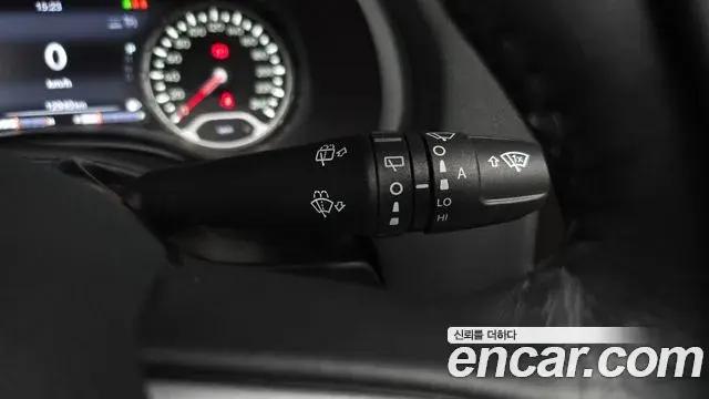 Jeep Renegade 2023 — Photo 30/34