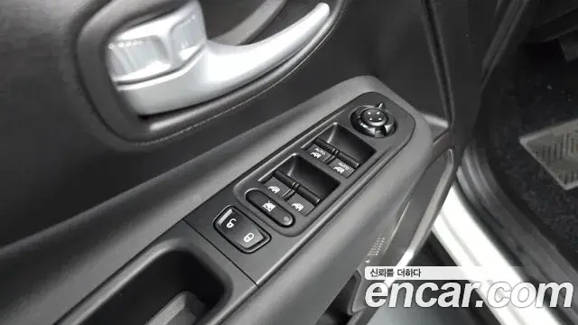 Jeep Renegade 2023 — Photo 15/34