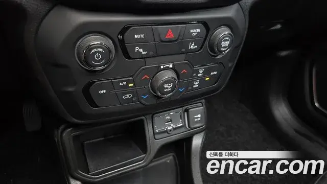 Jeep Renegade 2023 — Photo 11/34