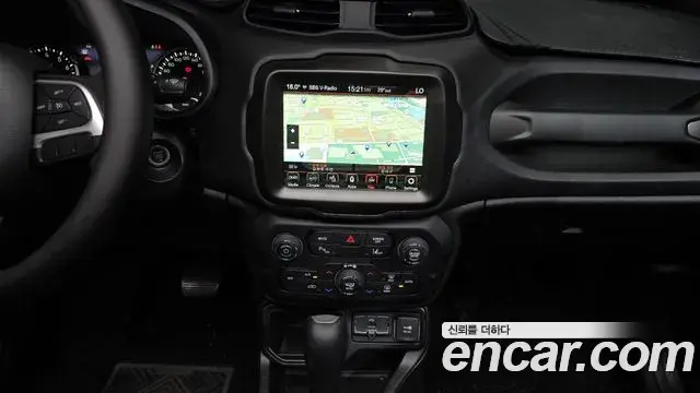 Jeep Renegade 2023 — Photo 31/34