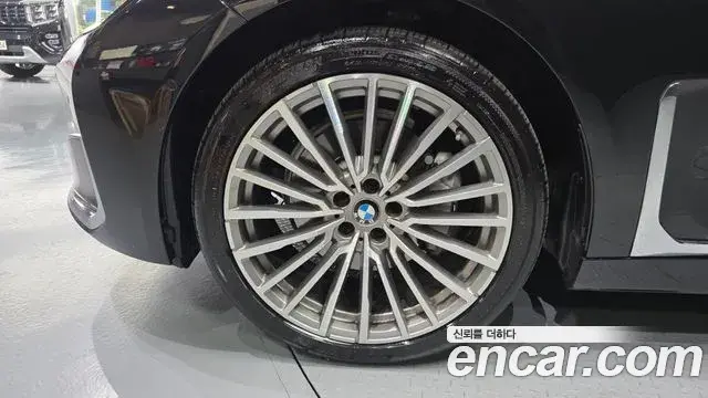 BMW 7 Series 2019 — ფოტო 32/37