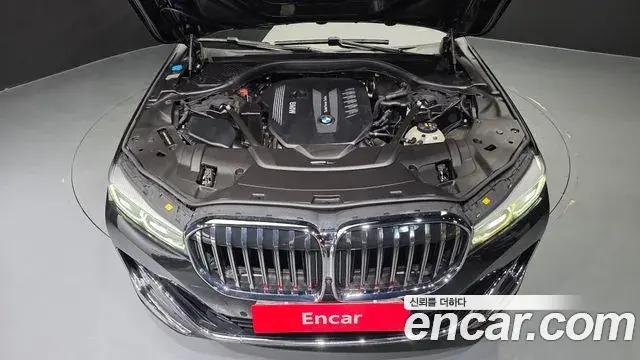 BMW 7 Series 2019 — ფოტო 33/37