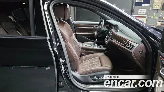 BMW 7 Series 2019 — ფოტო 11/37