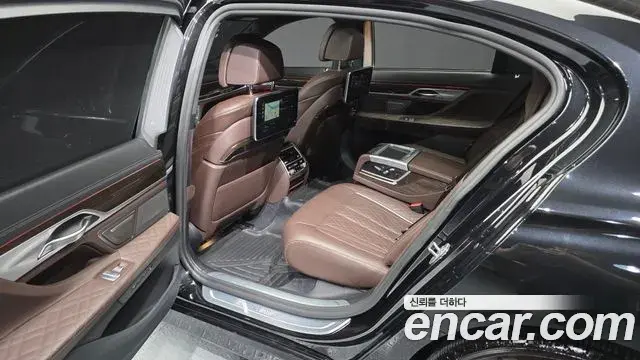 BMW 7 Series 2019 — ფოტო 9/37