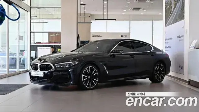 BMW 8 Series 2022 — Фото 10/20