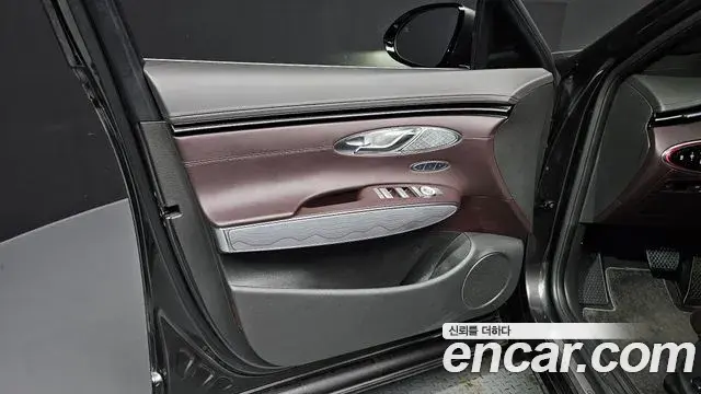 Genesis GV70 2023 — Şəkil 13/34