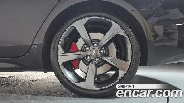 Genesis G70 2019 — Photo 16/30