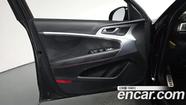 Genesis G70 2019 — Photo 17/30