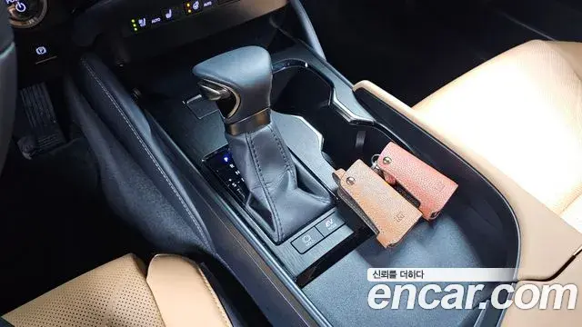 Lexus ES300h 2023 — Şəkil 19/31
