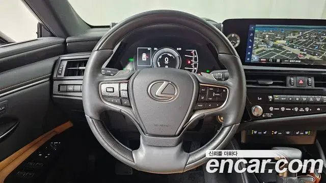 Lexus ES300h 2023 — Şəkil 14/31