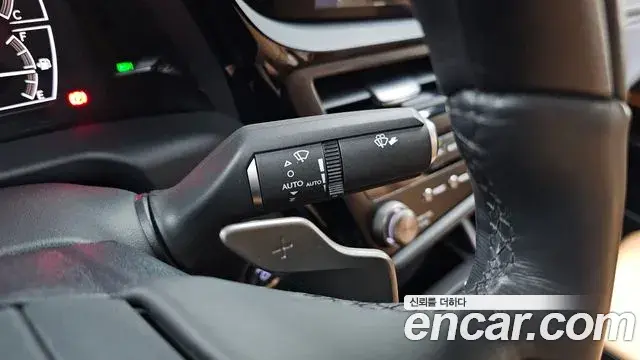 Lexus ES300h 2023 — Şəkil 29/31