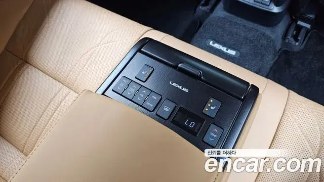 Lexus ES300h 2023 — Şəkil 22/31
