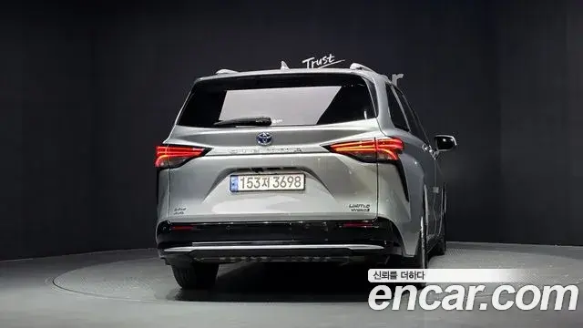 Toyota Sienna 2022 — Photo 9/34