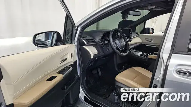 Toyota Sienna 2022 — Photo 2/34
