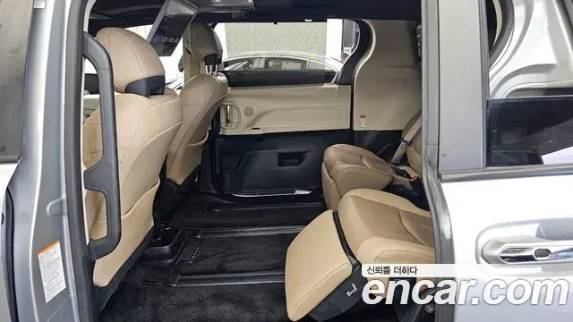 Toyota Sienna 2022 — Photo 16/34